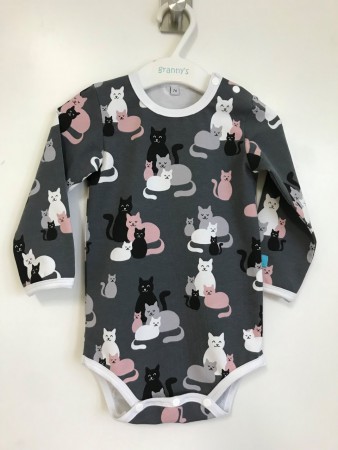 Body grå m katter storlek 68, 215:-