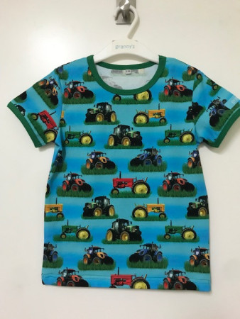T-shirt traktorer storlek 116, 190:-