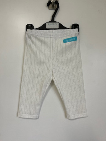 Leggings vita m. spetsmönster 100 % bomull, storlek 62 och 68, 120:-